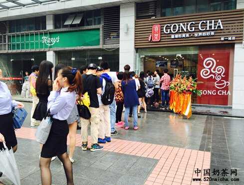 湖北荆州<a href='http://www.anaicha.com/gongcha/' target='_blank'><u>漾漾好贡茶加盟</u></a>店开业