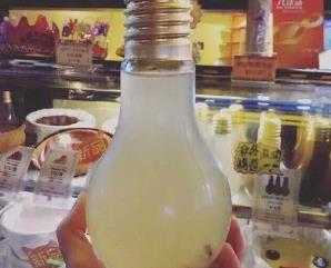 大学城电灯泡奶茶店生意好吗？一年能赚多少钱？
