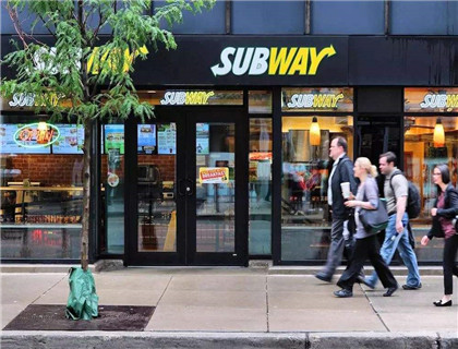 赛百味加盟店形象图